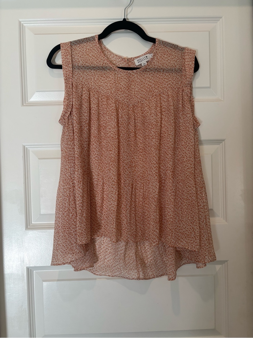 Molly Bracken Floral Pleated Sleeveless Blouse